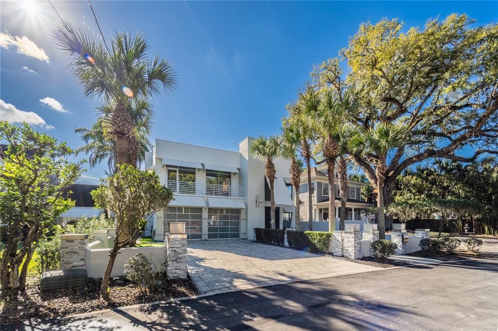 Recently Sold: $1,799,950 (4 beds, 3 baths, 4153 Square Feet)