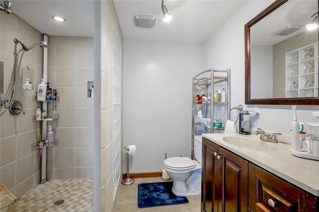 最近售出: $524,999 (3 贝兹, 2 浴室, 1350 平方英尺)