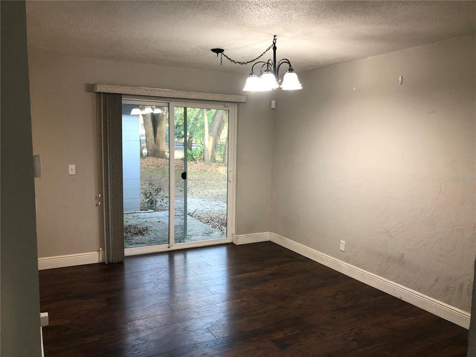 Vendido Recientemente: $189,900 (3 camas, 2 baños, 1162 Pies cuadrados)