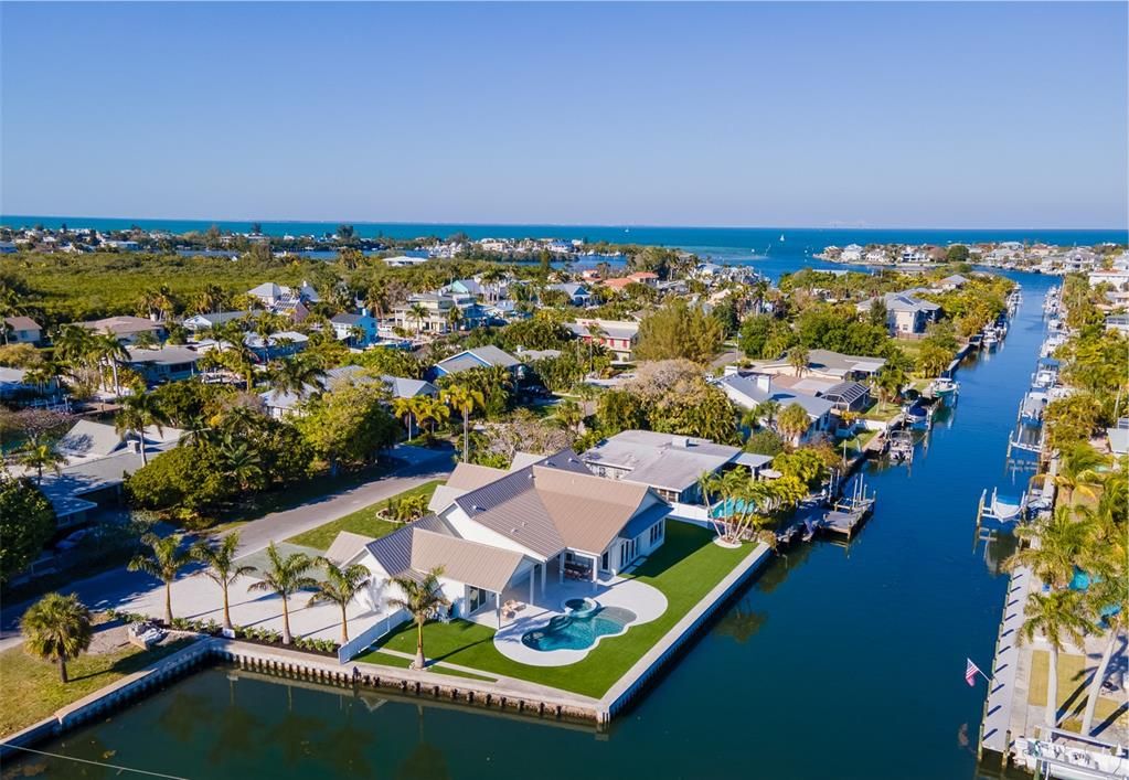 Recently Sold: $3,700,000 (4 beds, 4 baths, 1598 Square Feet)