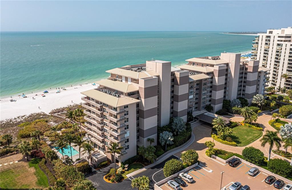 PRIVATE BEACH FRONTAGE in Marco Island!