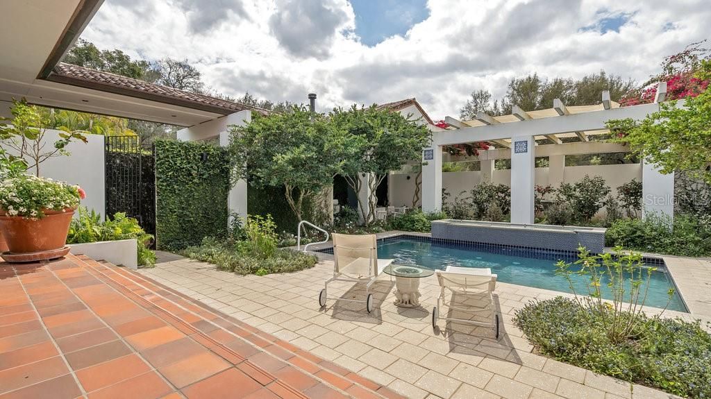 Recently Sold: $2,400,000 (5 beds, 4 baths, 4232 Square Feet)