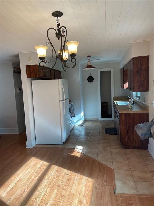 Recently Sold: $197,000 (3 beds, 1 baths, 1056 Square Feet)