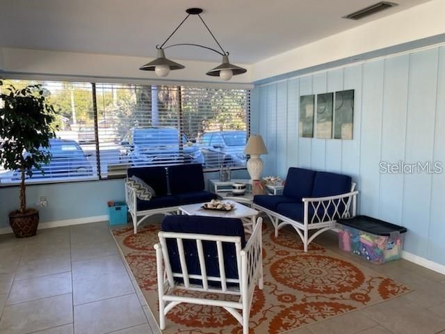 Recently Sold: $117,000 (1 beds, 1 baths, 765 Square Feet)