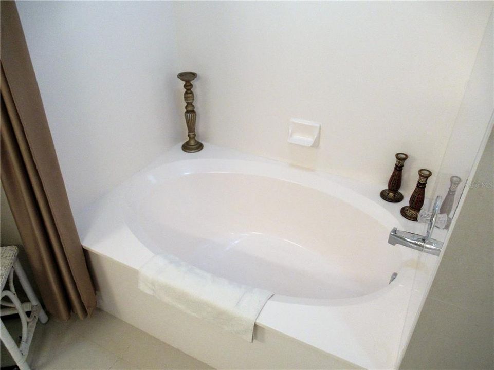 En Suite Bath - Garden Tub