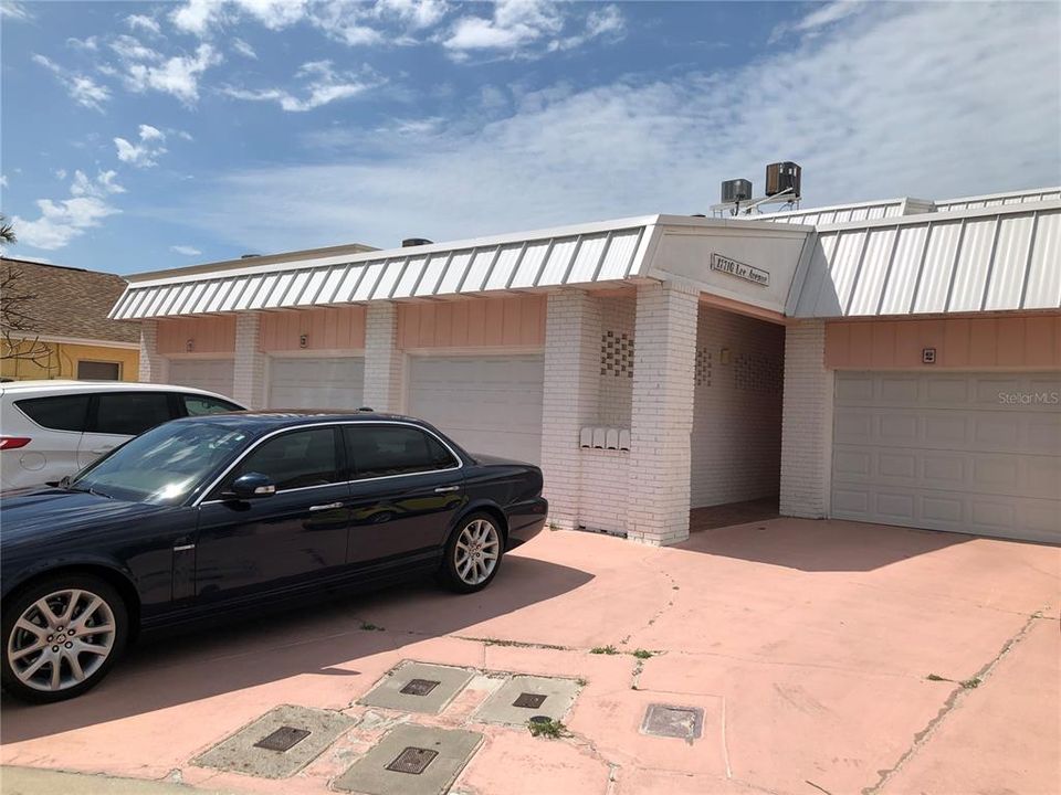 Garage & Private Courtyard Access