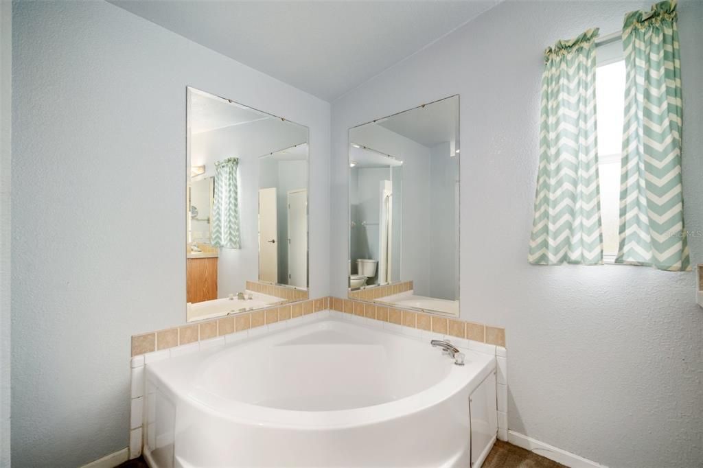 最近售出: $499,900 (4 贝兹, 2 浴室, 2100 平方英尺)