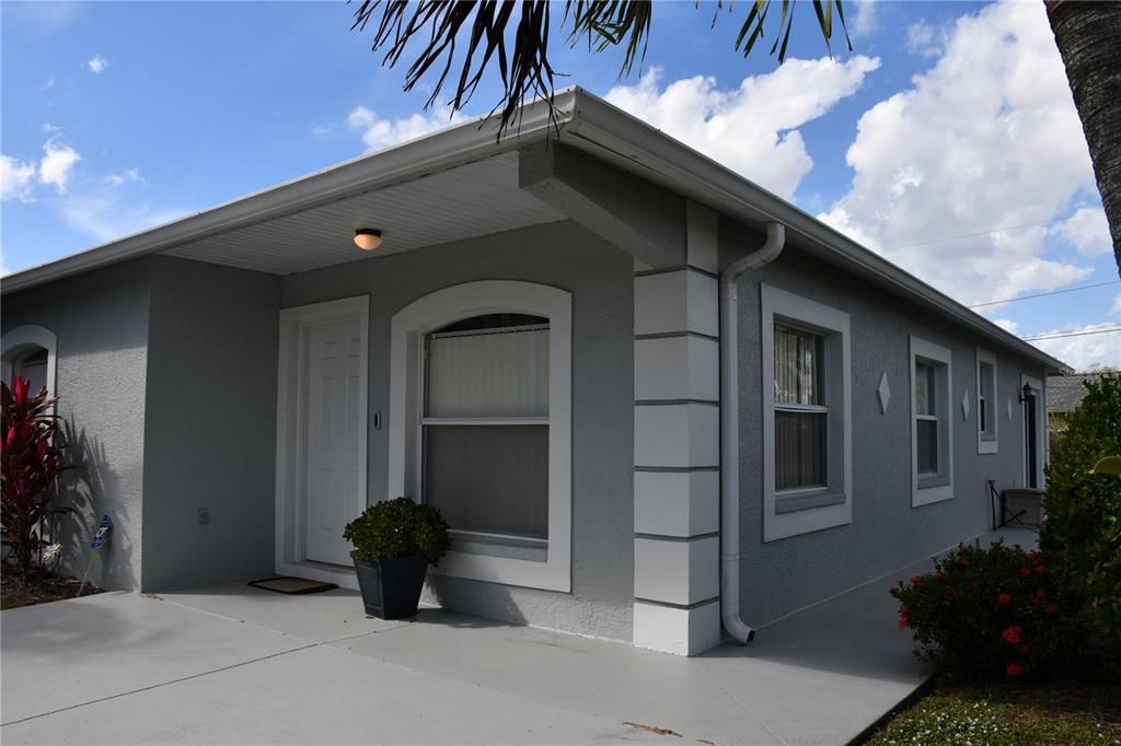 Recently Sold: $450,000 (3 beds, 2 baths, 1348 Square Feet)