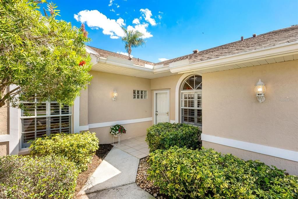 Recently Sold: $385,000 (2 beds, 2 baths, 1572 Square Feet)