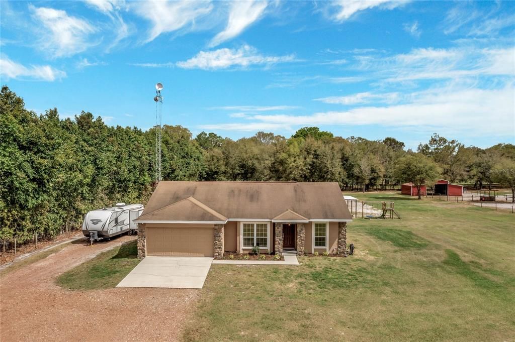 Recently Sold: $599,999 (3 beds, 2 baths, 1917 Square Feet)