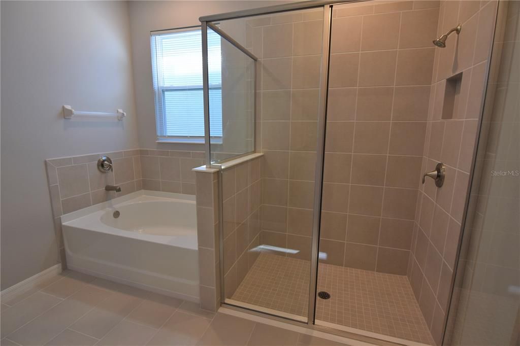 最近租的: $3,200 (3 贝兹, 2 浴室, 2051 平方英尺)