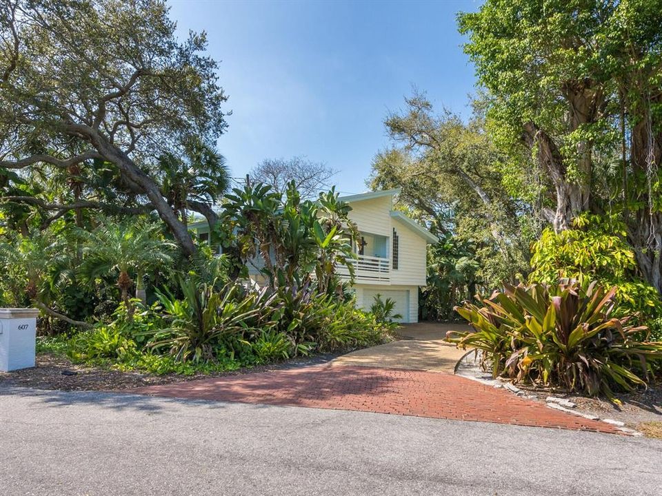 Recently Sold: $999,000 (0.36 acres)