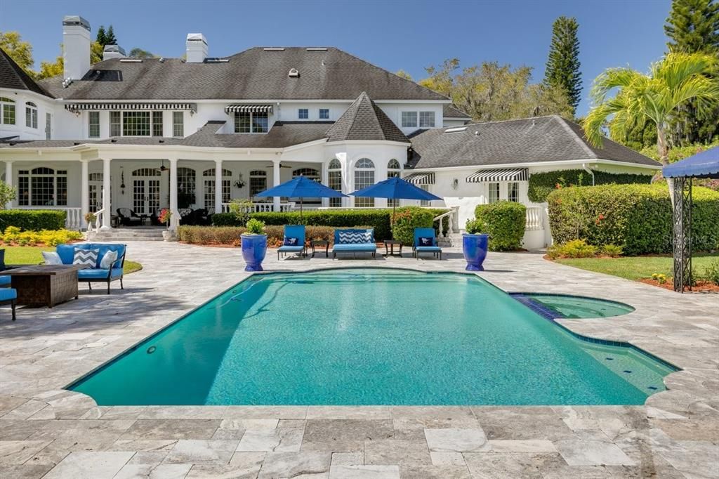 Recently Sold: $3,000,000 (5 beds, 4 baths, 6376 Square Feet)