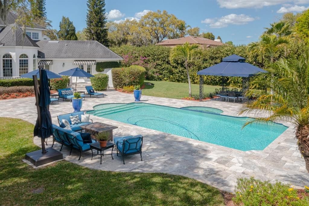 Recently Sold: $3,000,000 (5 beds, 4 baths, 6376 Square Feet)