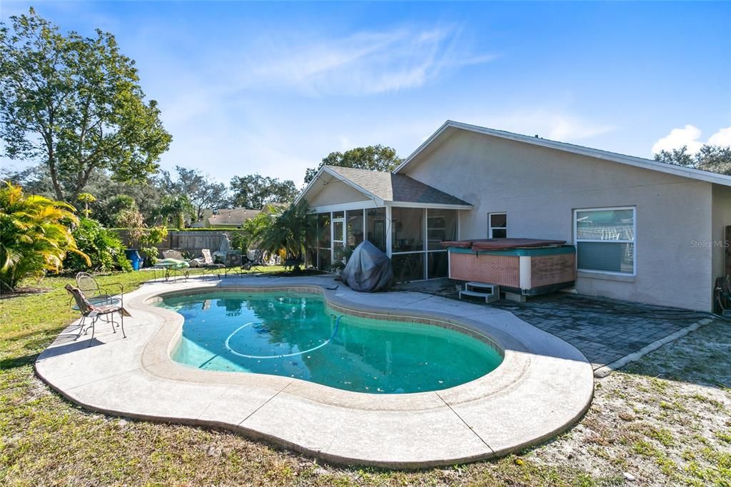 Recently Sold: $350,000 (3 beds, 2 baths, 1148 Square Feet)