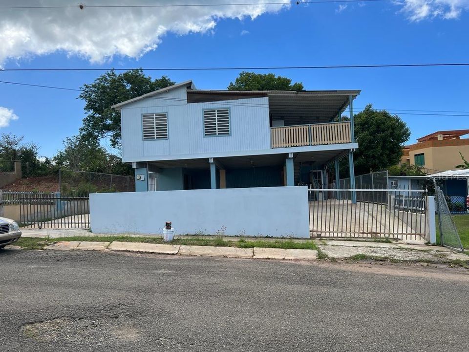 Recently Sold: $130,000 (3 beds, 3 baths, 2064 Square Feet)