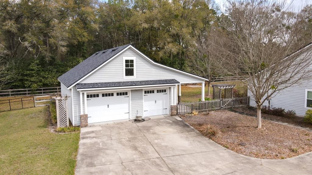 Detached garage/workshop