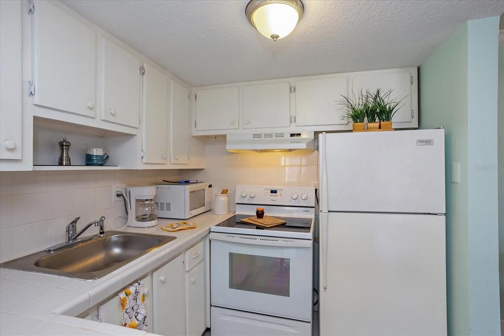 Recently Sold: $258,500 (1 beds, 1 baths, 754 Square Feet)