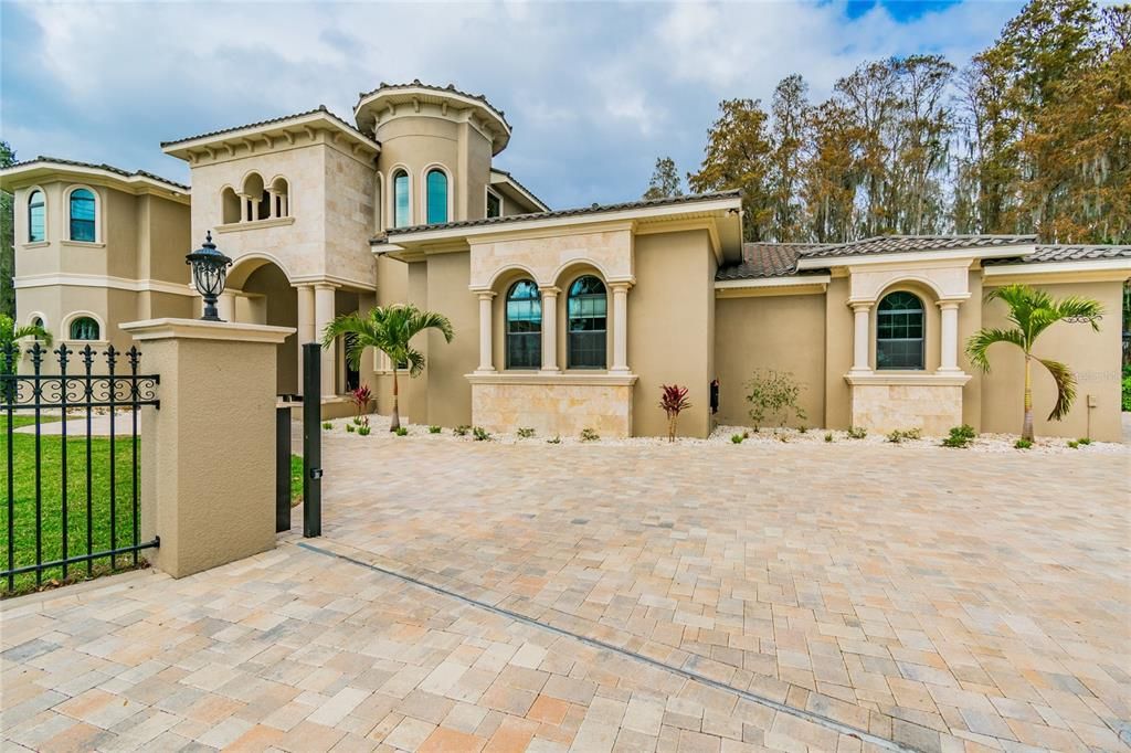 Recently Sold: $1,950,000 (4 beds, 3 baths, 5836 Square Feet)