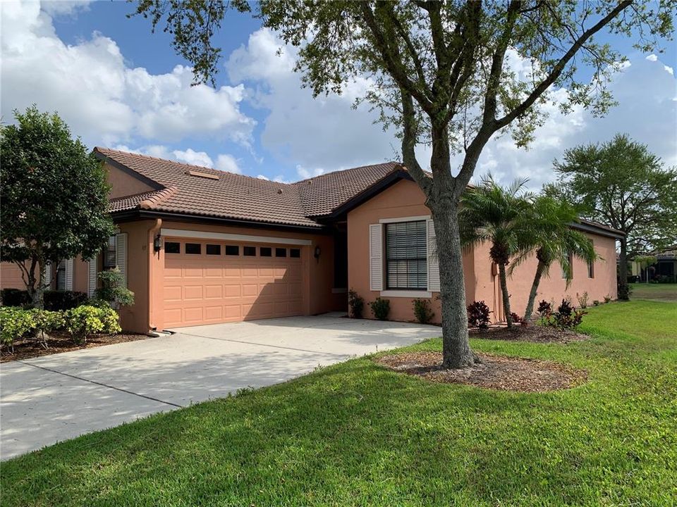 Recently Sold: $310,000 (2 beds, 2 baths, 1408 Square Feet)