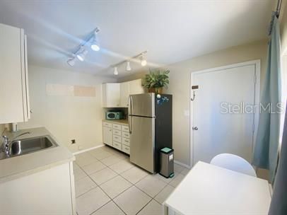 Recently Rented: $1,600 (0 beds, 1 baths, 425 Square Feet)