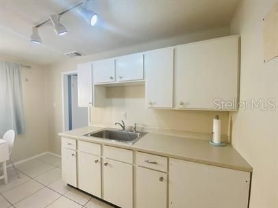 Recently Rented: $1,600 (0 beds, 1 baths, 425 Square Feet)