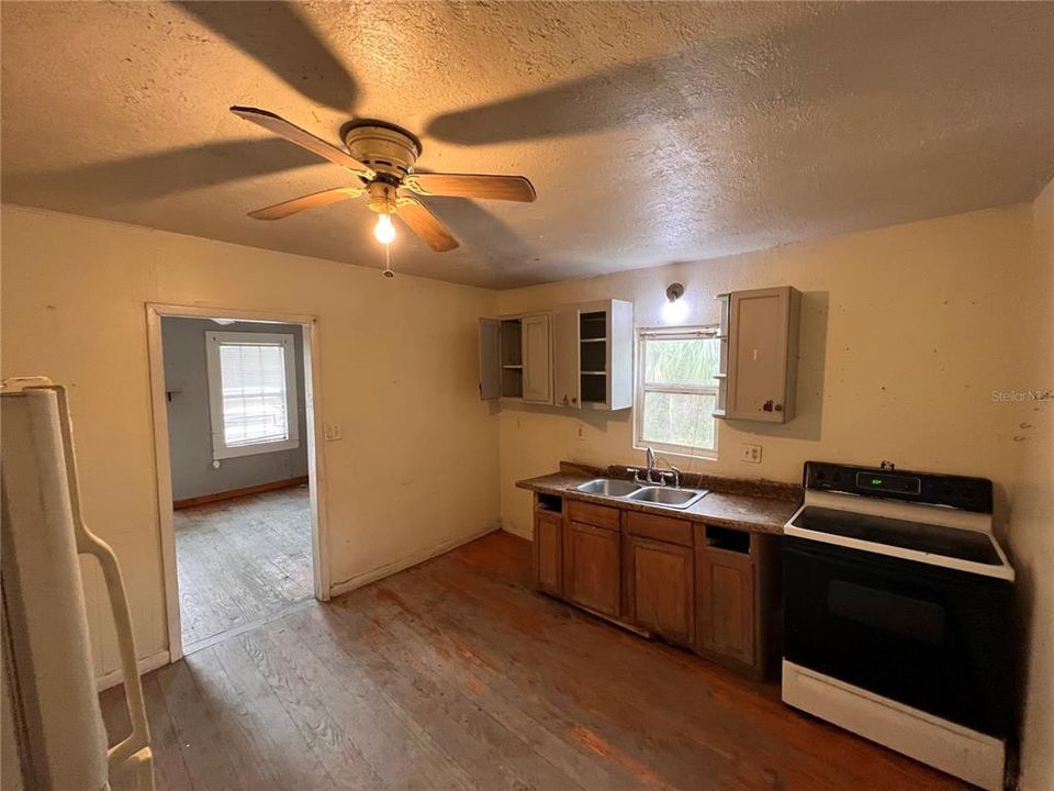 Recently Sold: $94,900 (2 beds, 1 baths, 635 Square Feet)