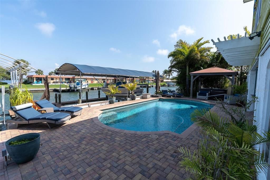 Recently Sold: $2,490,000 (5 beds, 4 baths, 3952 Square Feet)