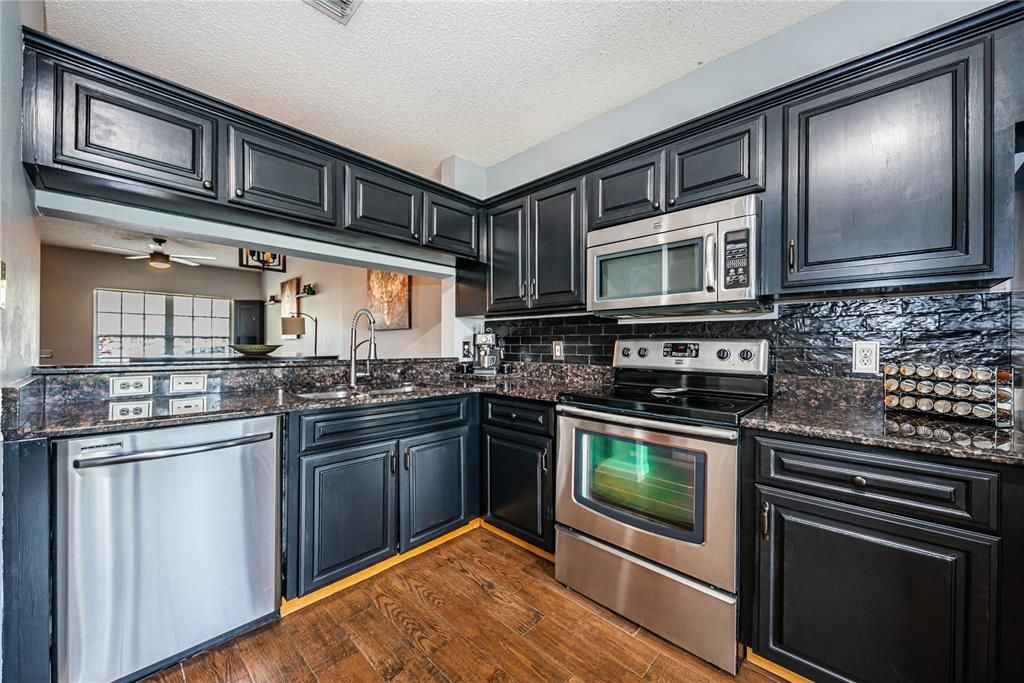 Recently Sold: $279,950 (2 beds, 2 baths, 1110 Square Feet)