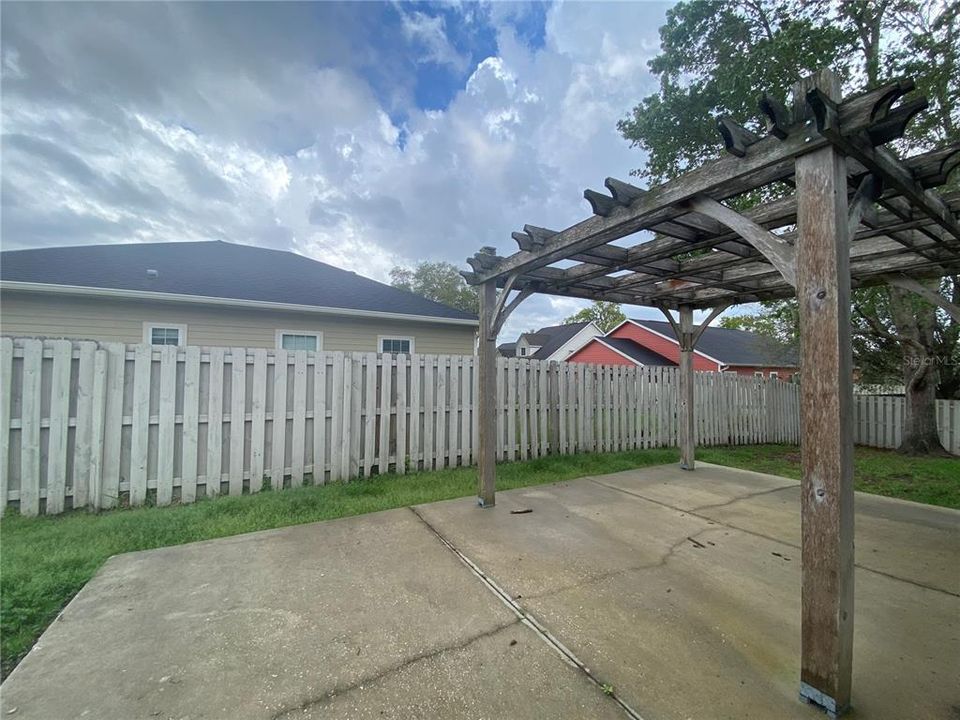 Recently Rented: $2,500 (3 beds, 2 baths, 2262 Square Feet)