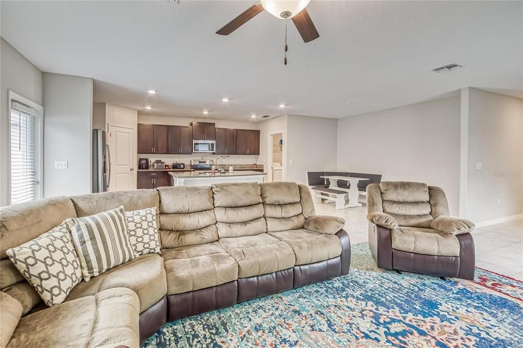 Recently Sold: $435,000 (5 beds, 2 baths, 2215 Square Feet)