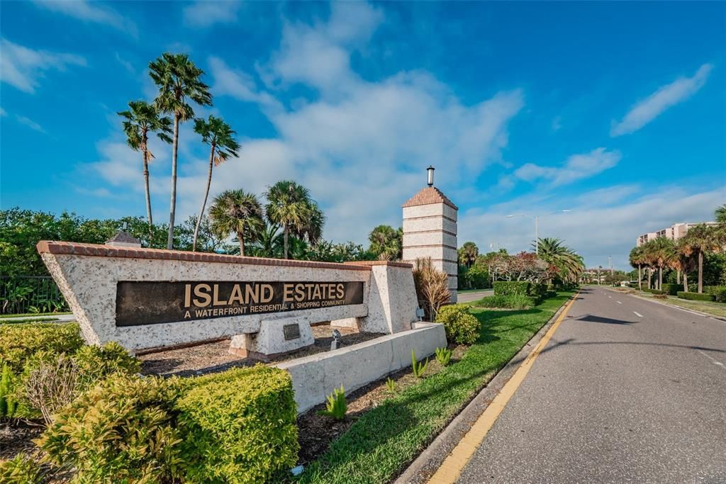 The community of Island Estates is self-contained - there's a Publix, several restaurants, banks, nail salon and of course, the world-known Clearwater Beach Aquarium, (home of the late Winter the Dolphin) ALL WITHIN A FIVE-MINUTE WALK!