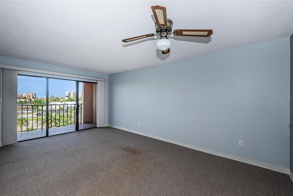 This condo boasts a spacious living area with an exclusive over-sized balcony (18 feet long), that runs the length of the unit (w/access from both the bedroom and the living room.)