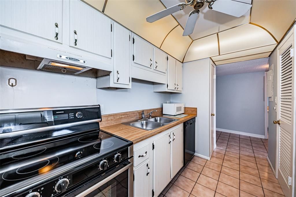 Recently Sold: $299,900 (1 beds, 1 baths, 680 Square Feet)