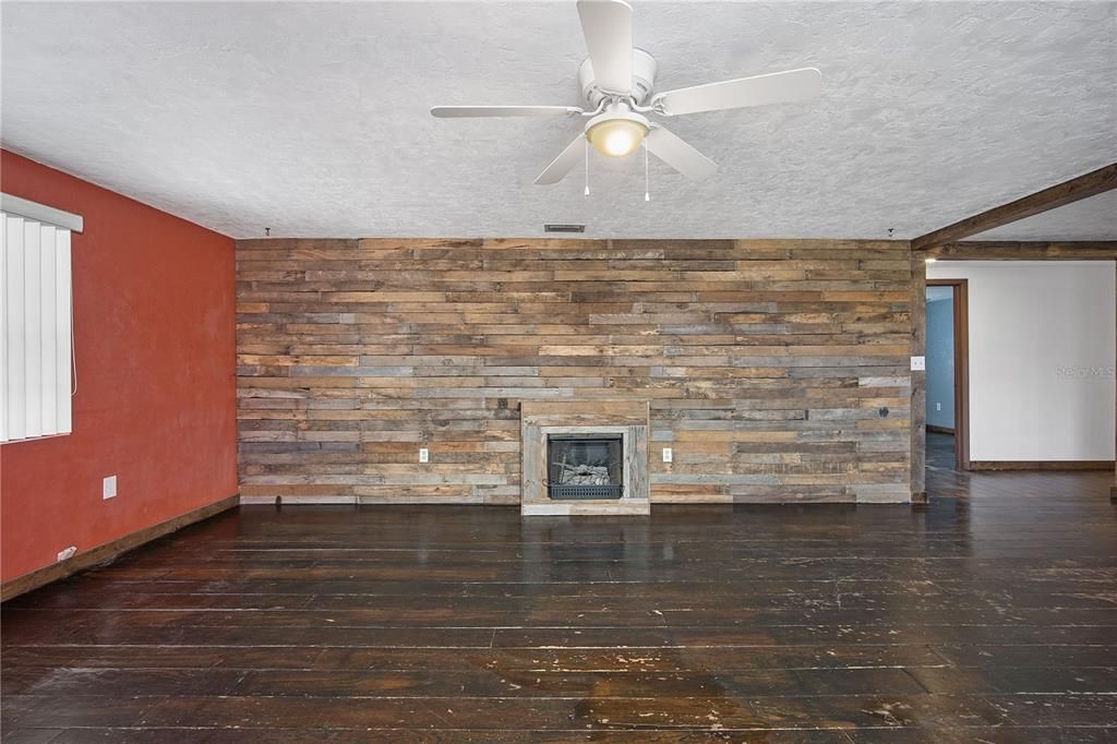 Recently Sold: $253,000 (3 beds, 2 baths, 1577 Square Feet)