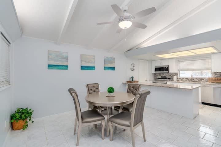 Recently Sold: $470,000 (3 beds, 2 baths, 1657 Square Feet)