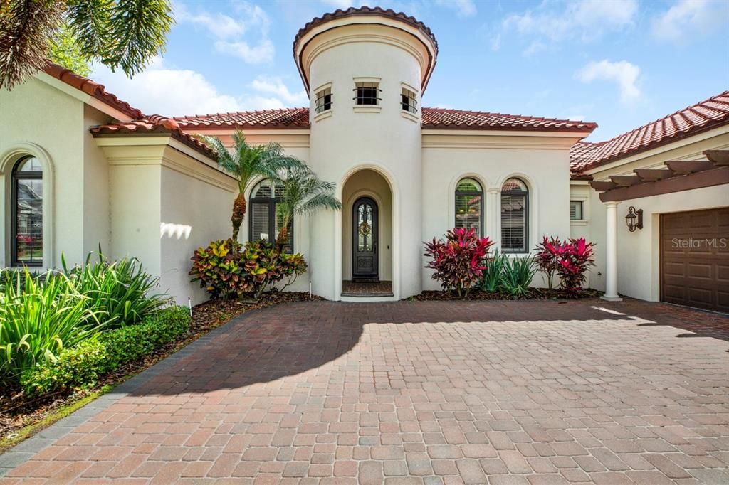 Recently Sold: $950,000 (4 beds, 3 baths, 4170 Square Feet)