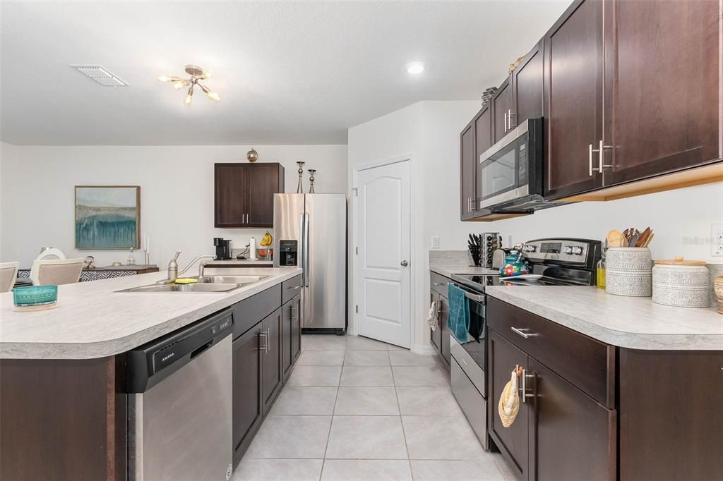 Recently Sold: $330,000 (4 beds, 2 baths, 1828 Square Feet)