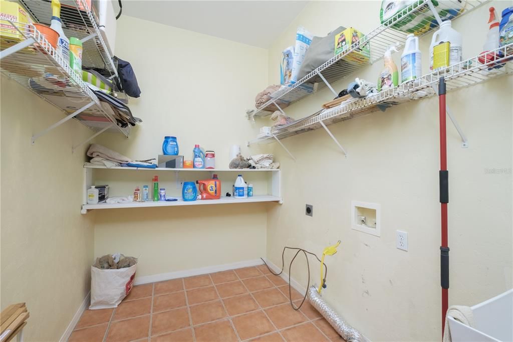 Vendido Recientemente: $290,000 (3 camas, 2 baños, 1575 Pies cuadrados)