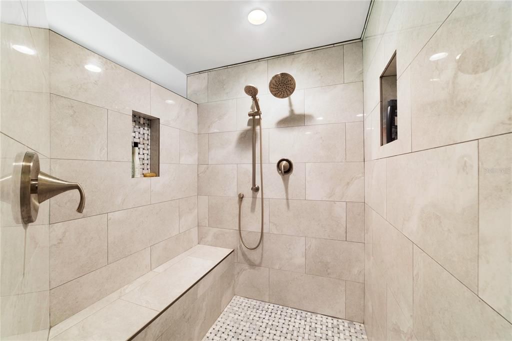 最近售出: $965,000 (3 贝兹, 3 浴室, 2060 平方英尺)