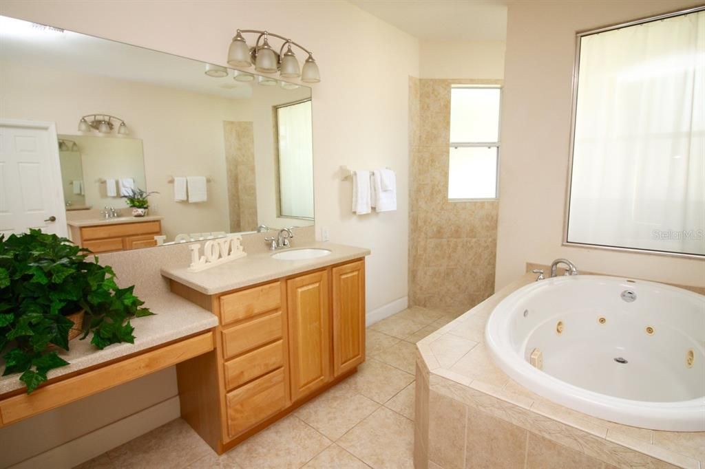 MASTER BATHROOM WITH DUAL SINKS