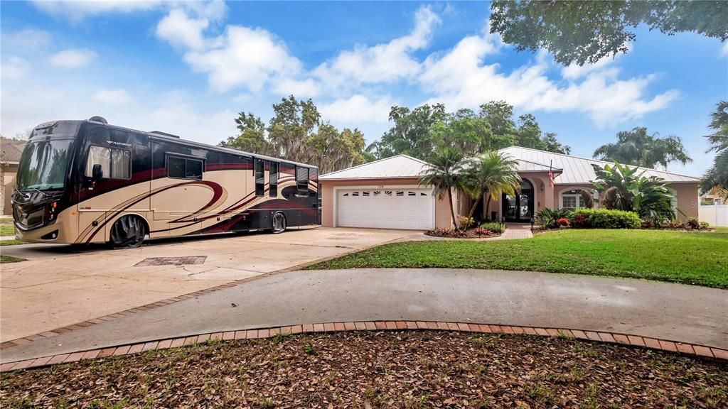 Recently Sold: $850,000 (3 beds, 2 baths, 3427 Square Feet)