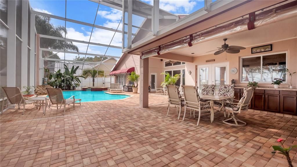 Recently Sold: $850,000 (3 beds, 2 baths, 3427 Square Feet)