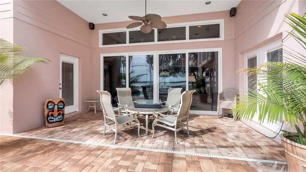 Recently Sold: $850,000 (3 beds, 2 baths, 3427 Square Feet)