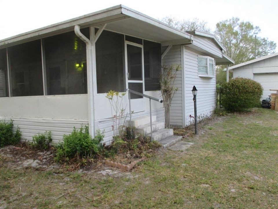 Recently Sold: $129,000 (2 beds, 1 baths, 896 Square Feet)