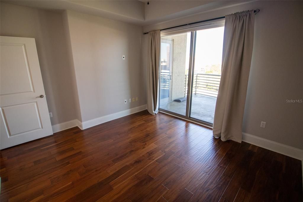 Active With Contract: $3,500 (2 beds, 2 baths, 1304 Square Feet)