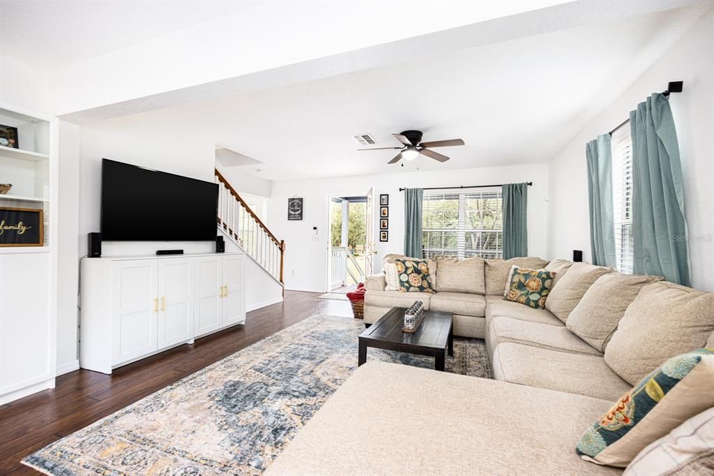 Recently Sold: $320,000 (3 beds, 2 baths, 1696 Square Feet)