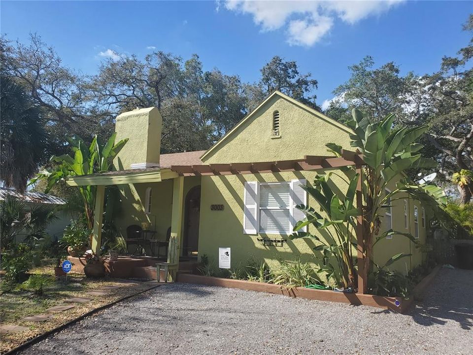 Recently Sold: $365,000 (3 beds, 1 baths, 1436 Square Feet)
