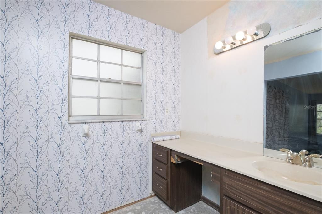 Recently Sold: $280,000 (3 beds, 2 baths, 2071 Square Feet)