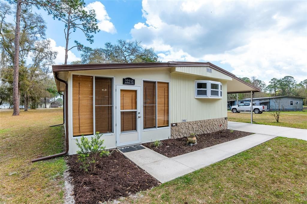 Recently Sold: $139,900 (2 beds, 1 baths, 840 Square Feet)